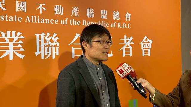 1380105_ad64d3ea6a875f17176e3ab57321a781